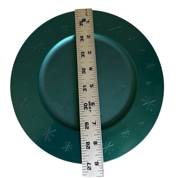 Tupperware Set Of 6 Green Plastic 9" Plates With Snowflake Design - Picture 4 of 4